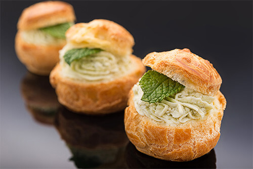 Profiterole de chèvre au pesto & Feuille de menthe